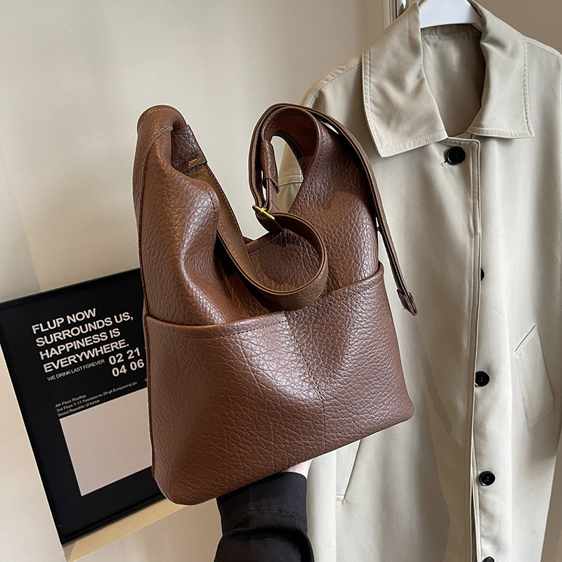High-end niche style soft leather single shoulder large capacity bag women's classic fashion bucket bag crossbody texture commuter bag