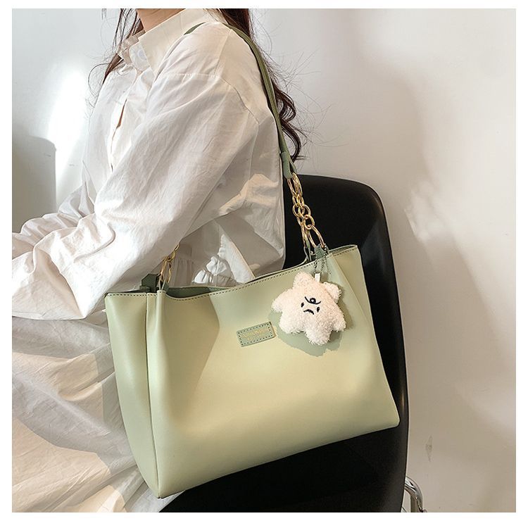 Bags are simple and large-capacity, women's summer trendy new commuter bag, versatile college student class shoulder tote bag