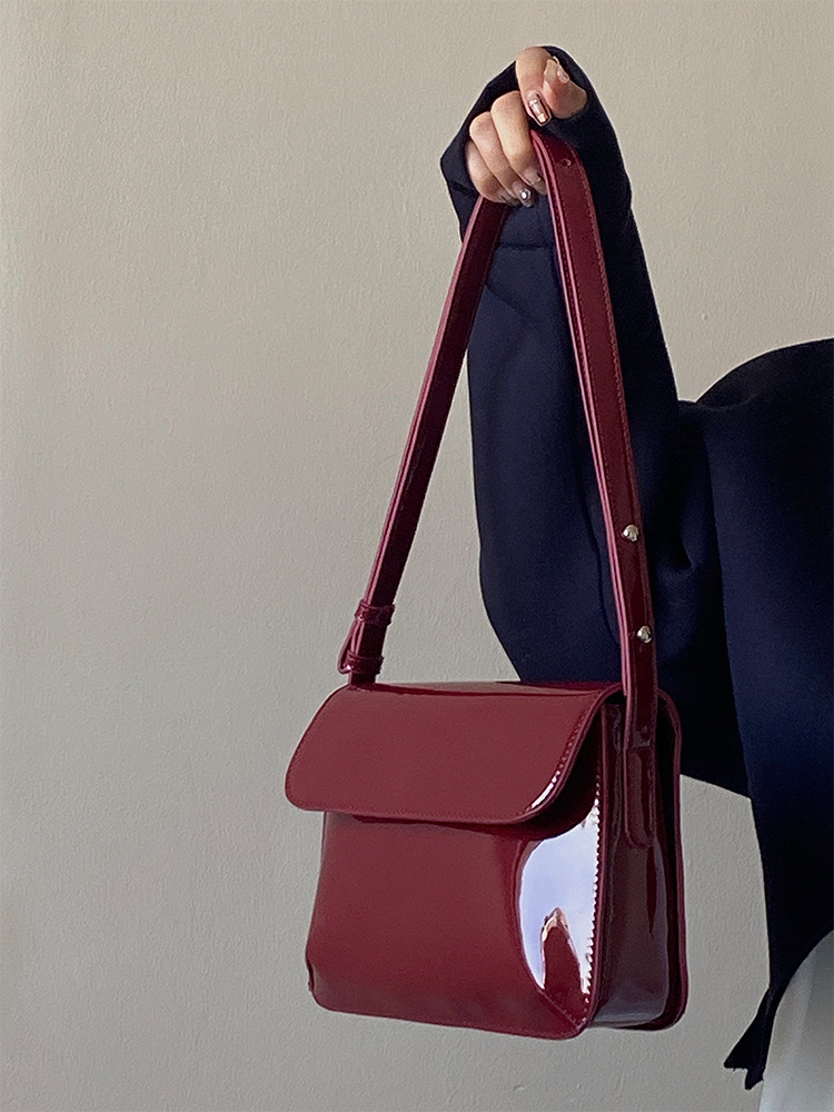 Retro red patent leather small square bag armpit bag 2024 new fashion versatile square handheld shoulder bag crossbody bag