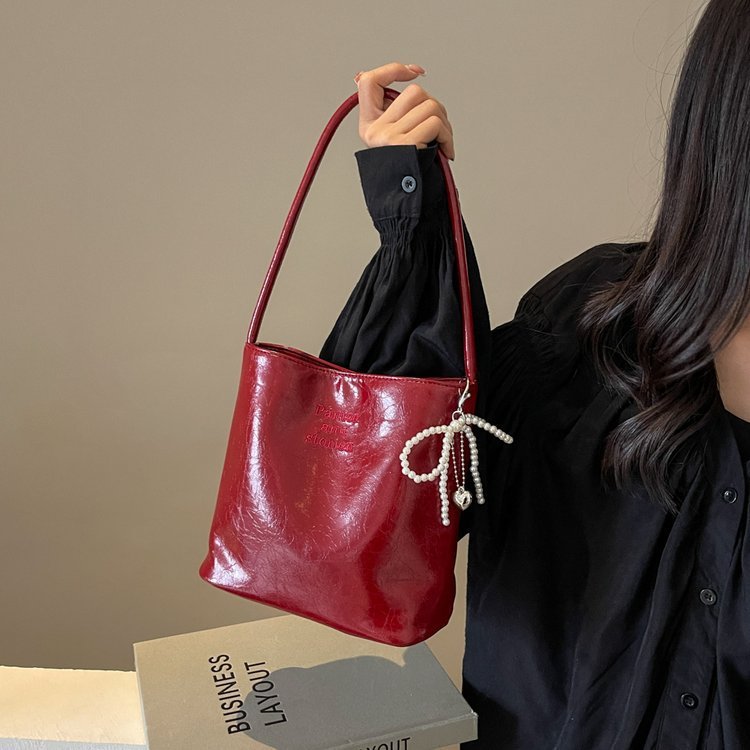 Korean niche red handbag women's 2024 new summer fashion niche armpit bag versatile casual shoulder bag