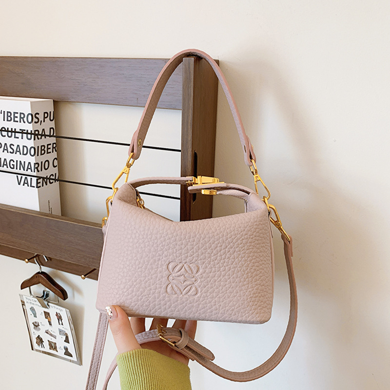 Beibei Shangpin 2024 summer new solid color lock hobe lunch box bag portable one-shoulder diagonal trendy women's bag