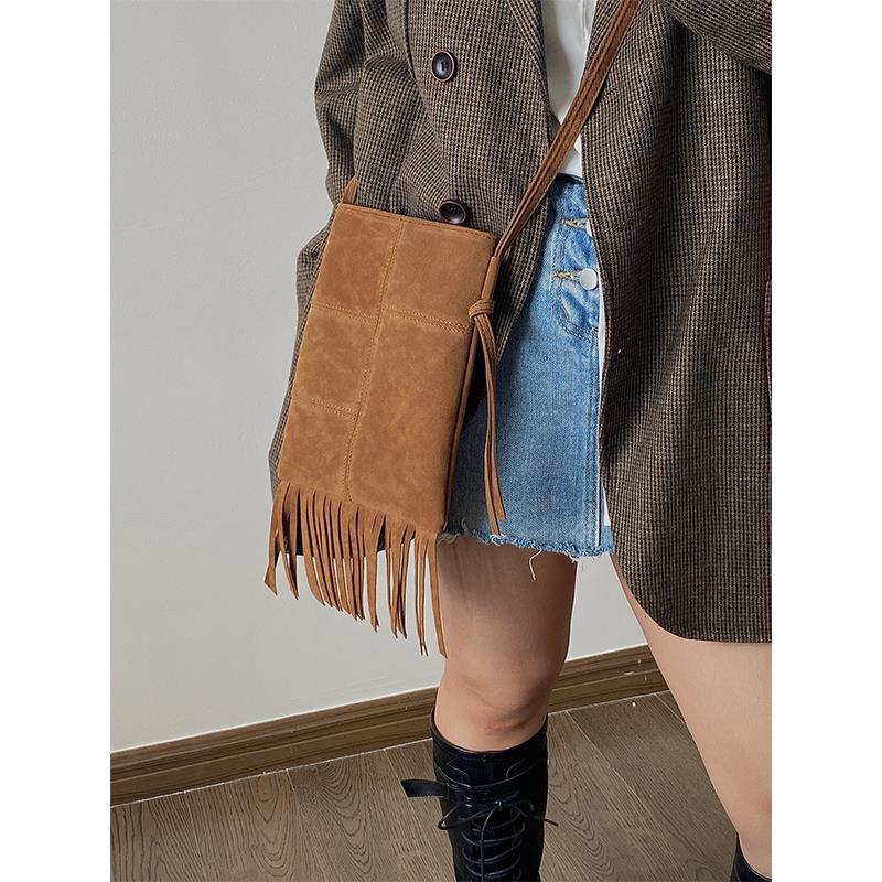 New niche design new women's bag bohemian style American tassel bag frosted crossbody mobile phone bag for women