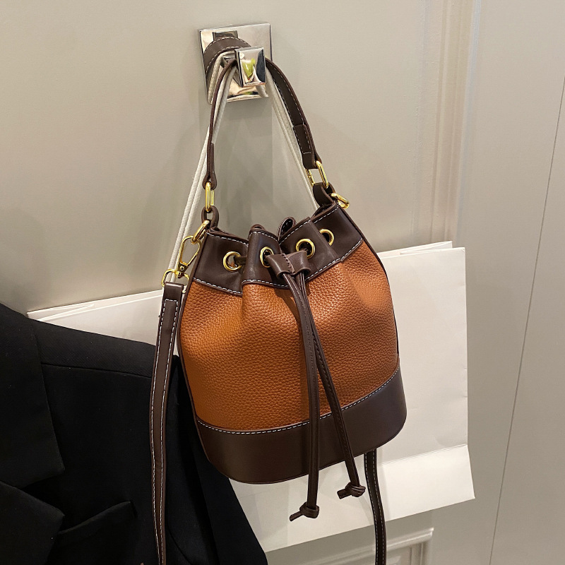 Business women's bucket bag, large capacity, fashionable and versatile design, versatile color combination, hot style