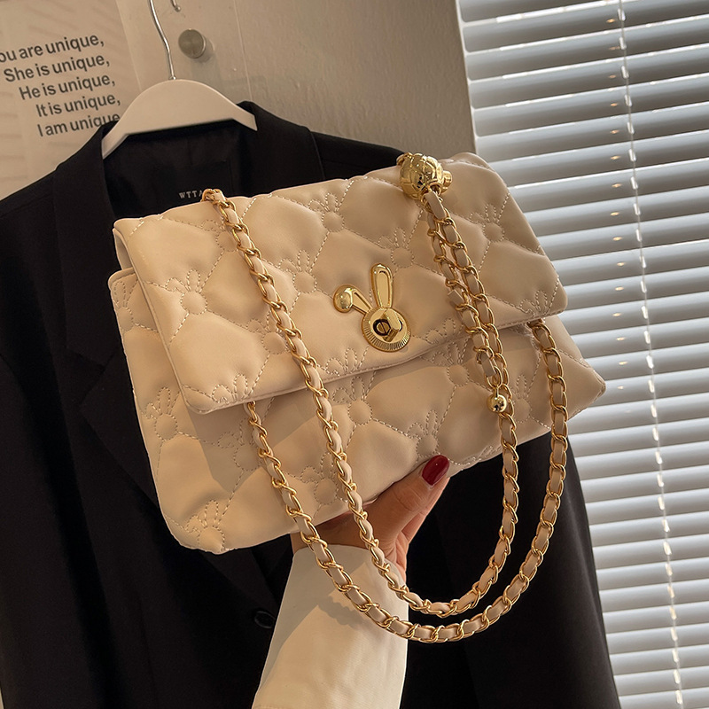 High-end textured small bag for women in autumn and winter, versatile new fashion chain shoulder crossbody bag, popular small square bag