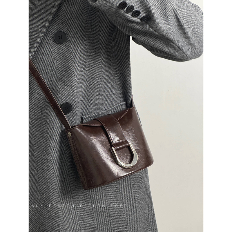 Retro Horseshoe Bucket Bucket Bag Women's New Maillard Mini Commuting Small Bag Shoulder Messenger Bag