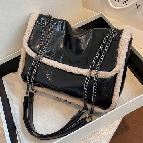 New fashionable lamb fur patent leather chain texture casual design college style one-shoulder cross-body hobo bag