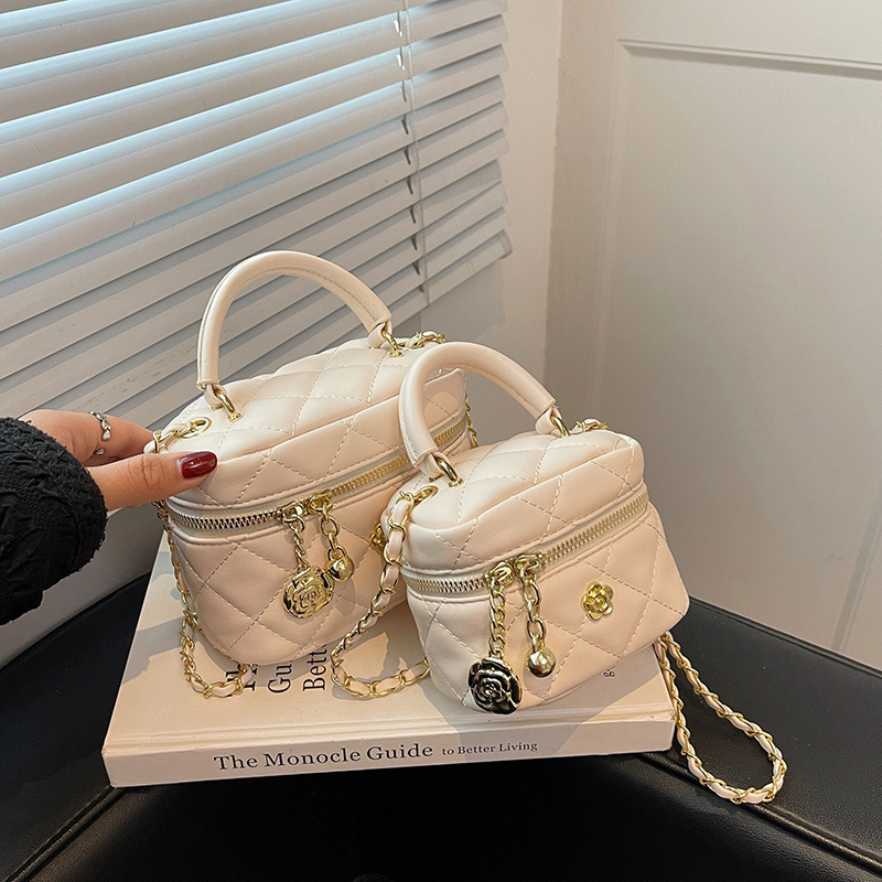 Carefully selected shoulder bag, simple small fragrant style round bead chain crossbody bag, mini fashionable niche embroidery rhombus handbag