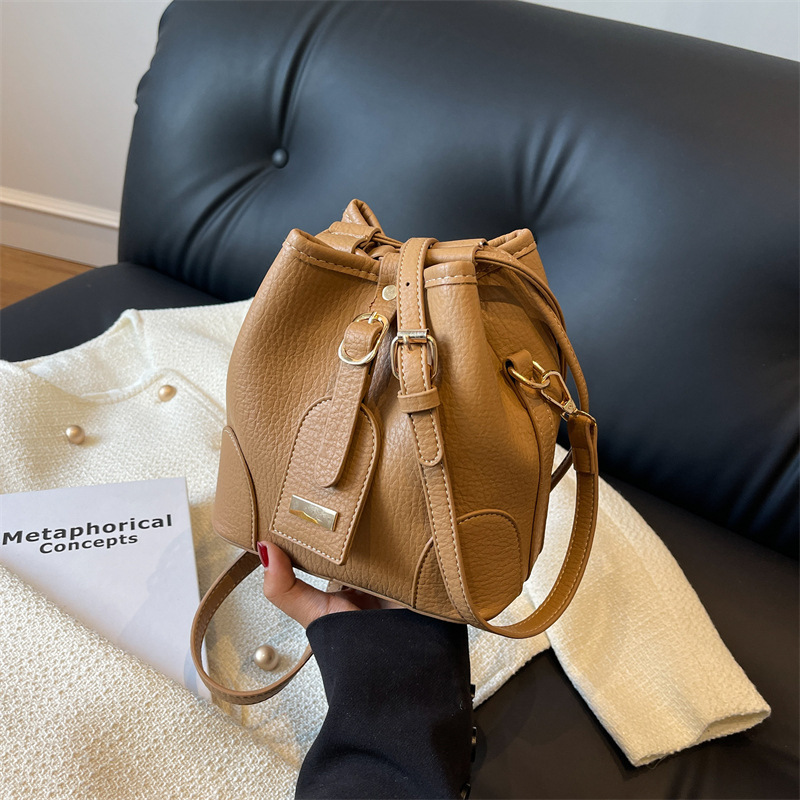 [French niche] Fashionable high-end textured pebbled bag for women autumn new simple retro bucket bag