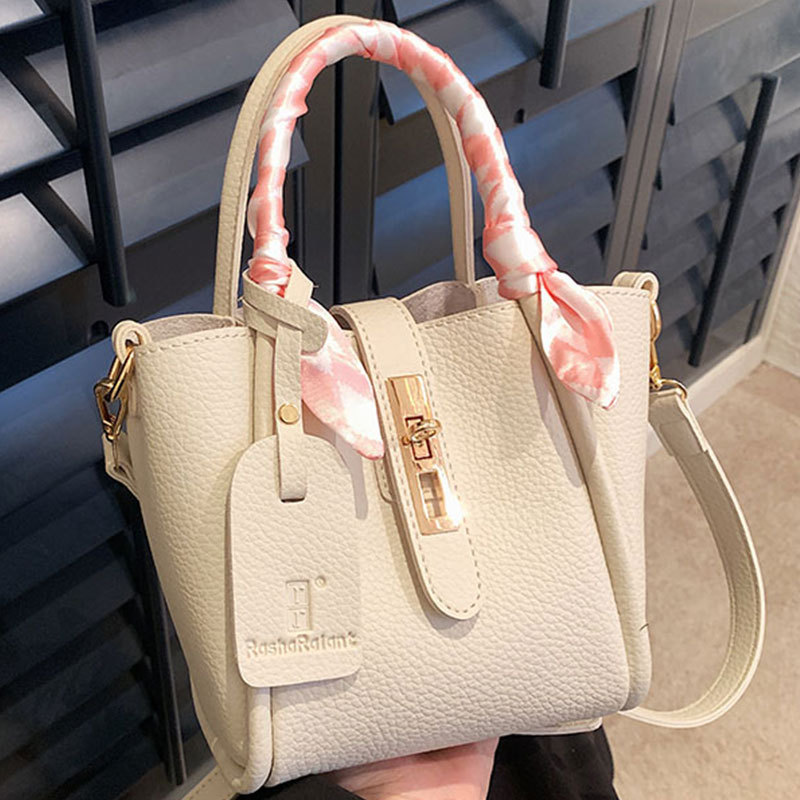 High-end textured bags for women 2024 new shoulder bags, simple, popular, large-capacity hand-carrying, simple, western-style tote bags