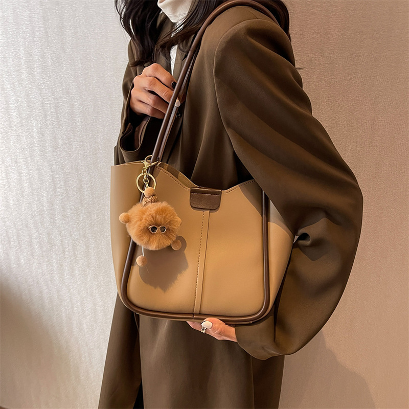 Popular bags for women spring and summer new Korean version retro large capacity class commuting shoulder bag fashionable tote bag