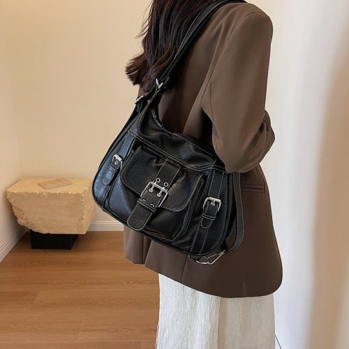 Retro style soft leather hottie motorcycle bag for women 2024 autumn and winter new contrast color single shoulder crossbody bag trendy