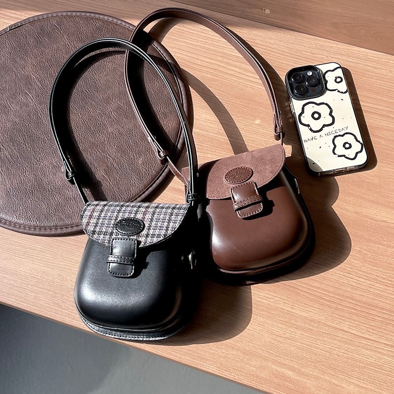 Mobile phone crossbody bag women's bag 2024 hot style light luxury leather retro versatile popular vertical one-shoulder women's small square bag