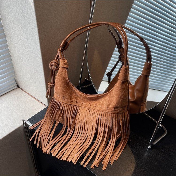 Autumn and winter new leather tassel women's shoulder bag, fashionable texture, retro one-shoulder cross-body simple women's bag