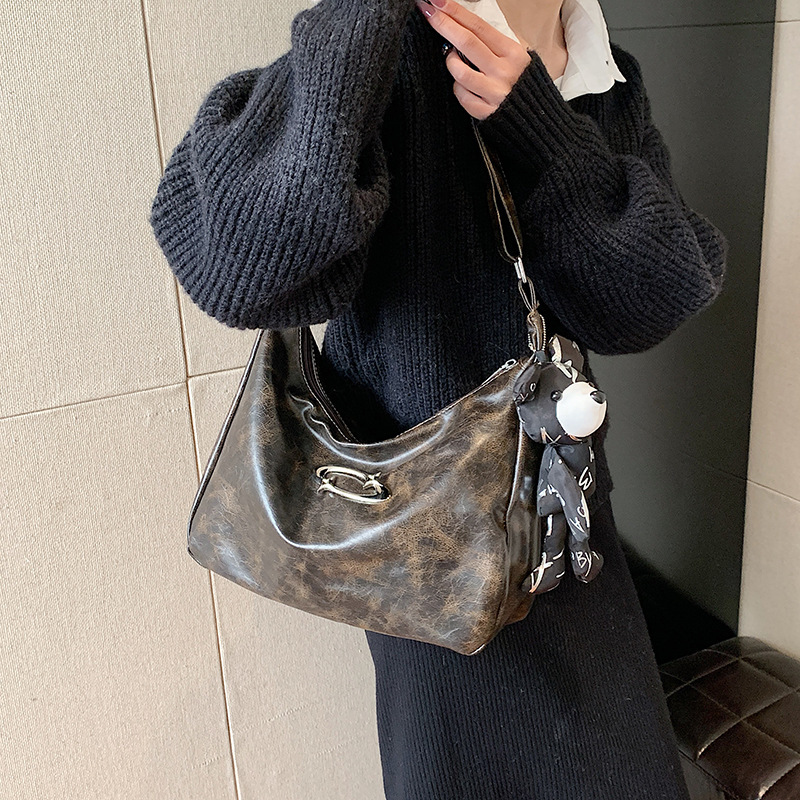 Large-capacity, high-end fashion women's bag, new Korean style, stylish armpit bag, retro commuter crossbody tote bag
