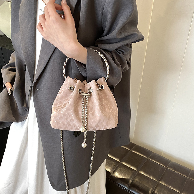 Cross-border high-end chain small bag for women 2024 new summer shoulder crossbody bag silver portable bucket bag