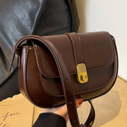 High-end bag women's autumn and winter retro 2024 new fashion niche design single shoulder crossbody bag popular saddle bag