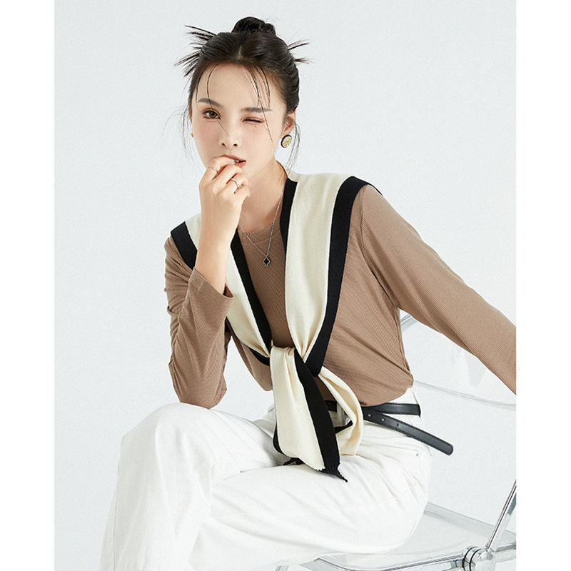 Xiaoxiangfeng fashionable small shawl, foreign style outer knitted versatile solid color Internet celebrity thin spring and summer shoulder guard small waistcoat for women