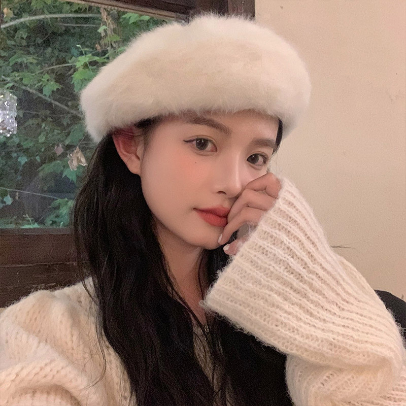 Plush autumn and winter hat women's white beret niche large head circumference show face small painter hat
