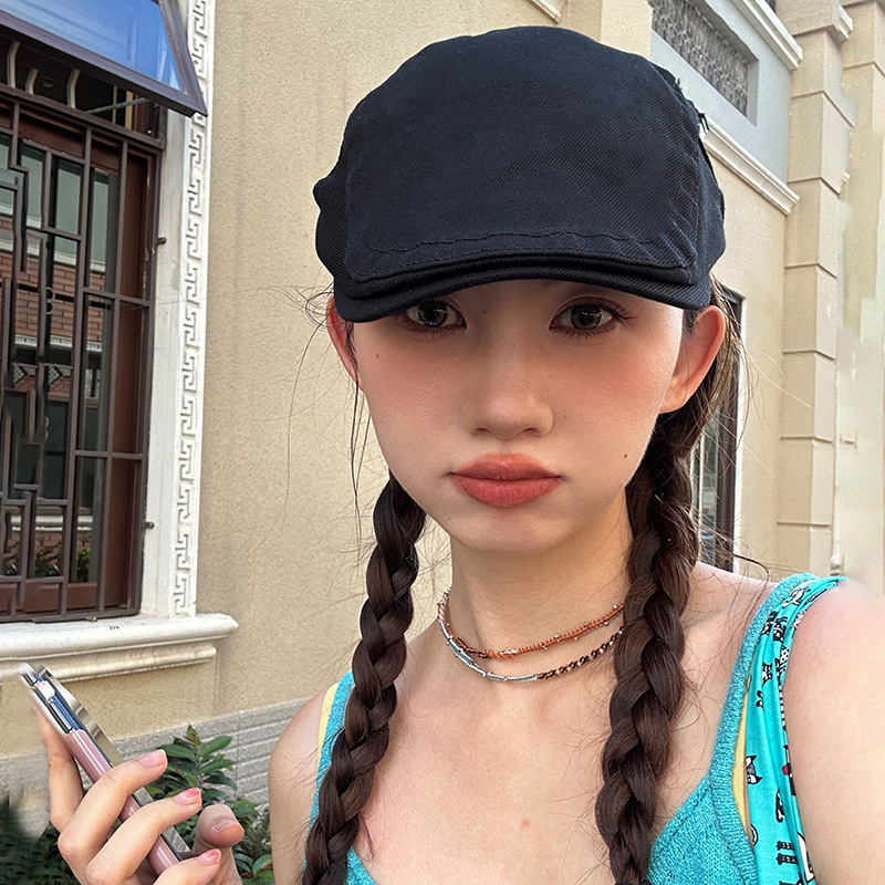 Black forward hat for women with large head circumference and backward wearing beret niche hat showing face small painter hat autumn peaked hat