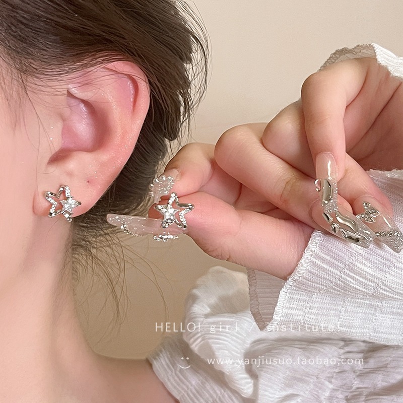 Super sparkling star zircon earrings for women, new style, niche design, high-end earrings, fashionable and personalized earrings