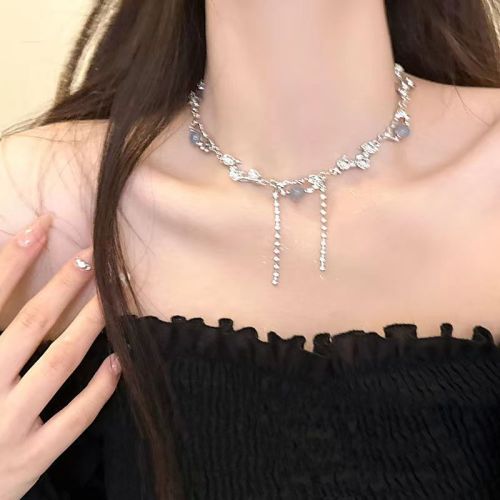 White Moonlight Zircon Clavicle Chain Women's High-end Niche Design Light Luxury Necklace Sweet and Cool Hot Girl Internet Celebrity Accessories Trendy