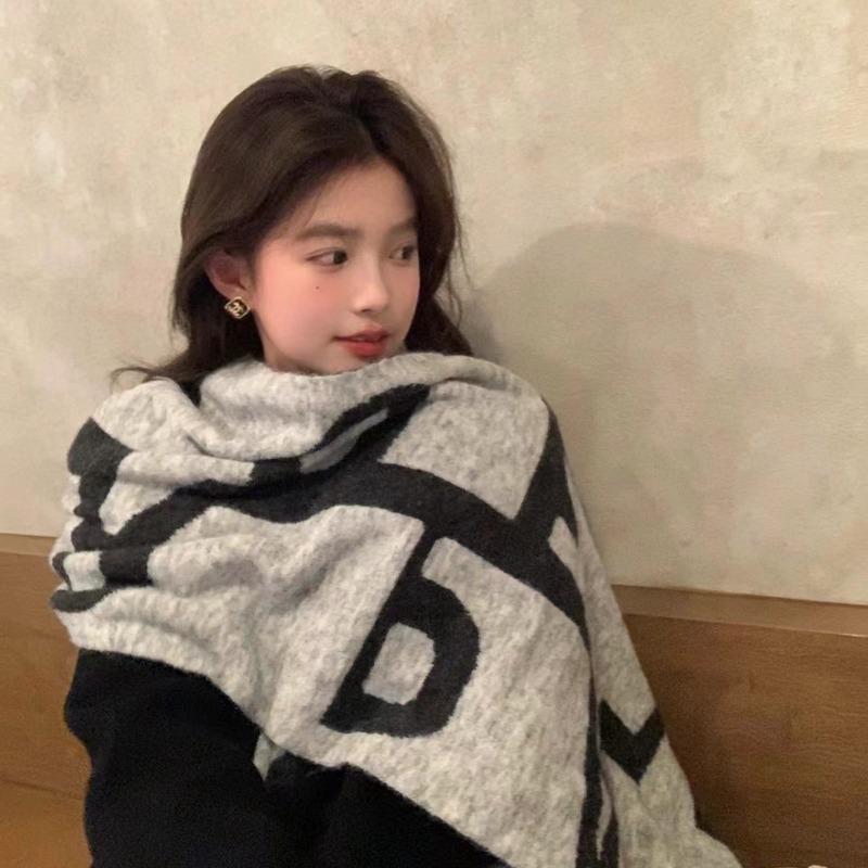 Classic and versatile office air-conditioned room, European and American letter thickened scarf, dual-use spring, autumn and winter Korean style large shawl