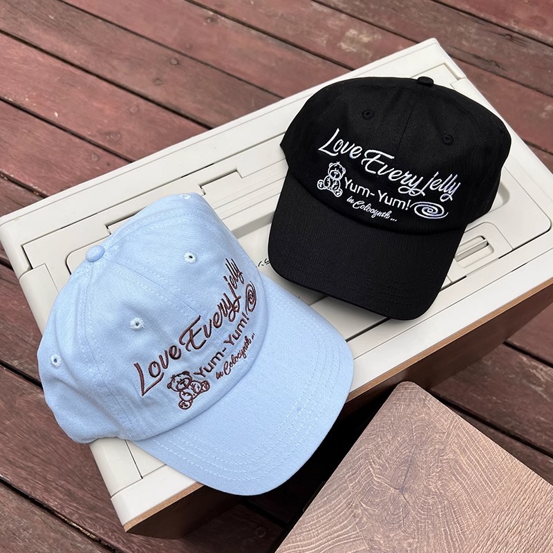 New niche design Korean trendy brand jelly bear embroidered baseball cap for women with soft top and curved brim showing face small duck cap for men