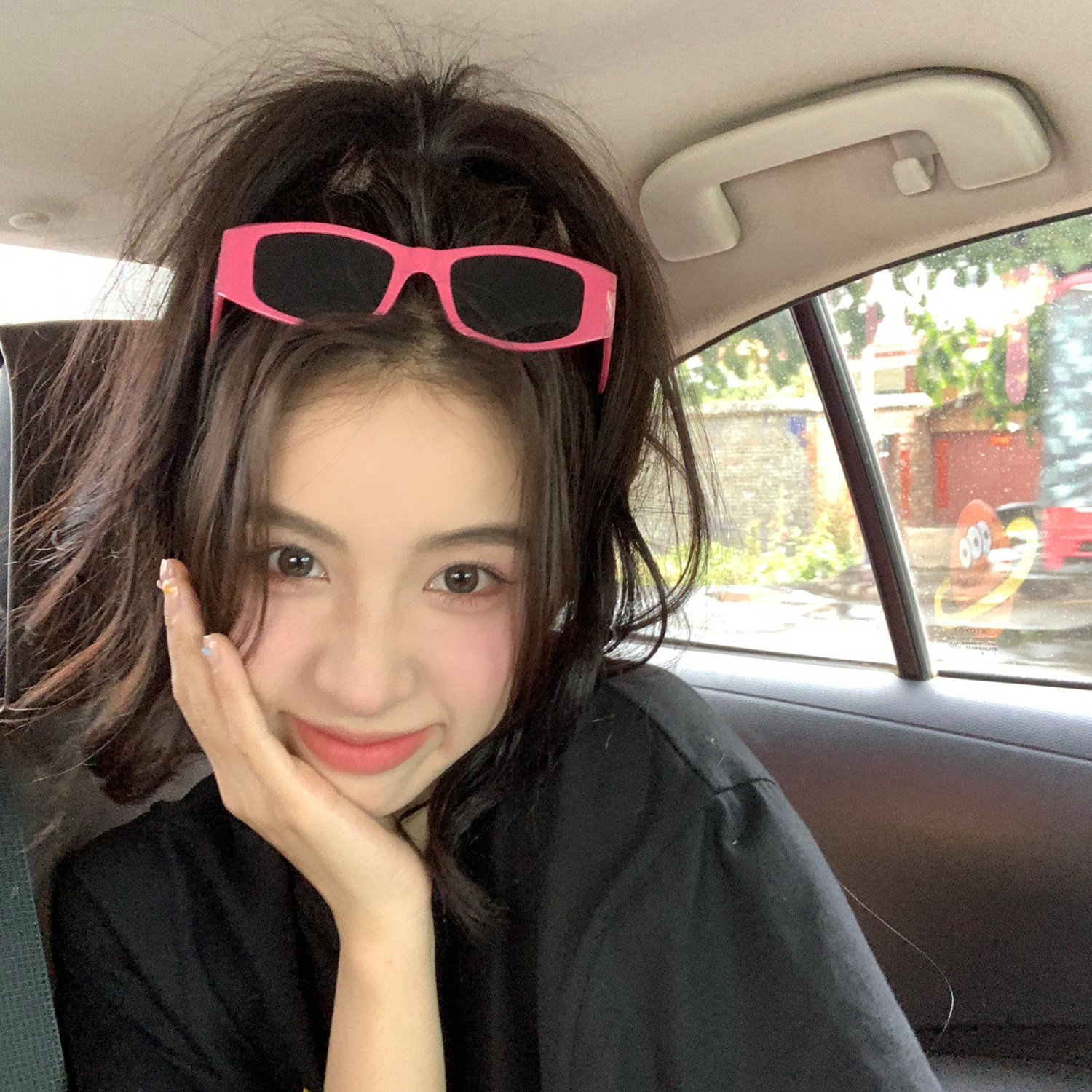 Small frame letter sunglasses new European and American ins internet celebrity sunglasses cross-border punk trend catwalk sunglasses