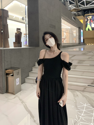 Pure desire black short-sleeved dress women's waist-cinching temperament design niche off-shoulder long dress summer 2024 new style