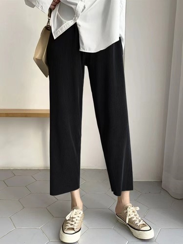 Wear drapey wide-leg pants for small people. Ice silk pants for women. Summer thin style for short people with casual pants.