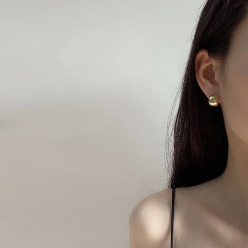 Hand-drawn matte texture, high-end earrings, French niche mosquito coil ear clips, no piercing, no pain, no fall off