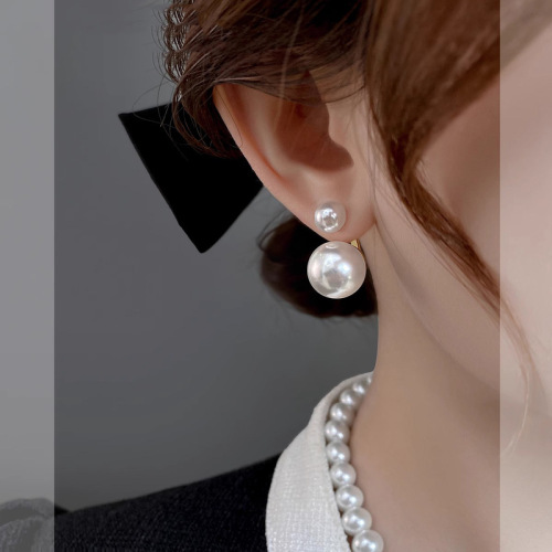 French light luxury pearl earrings for women, new trendy niche high-end earrings, temperament, fashionable and versatile earrings