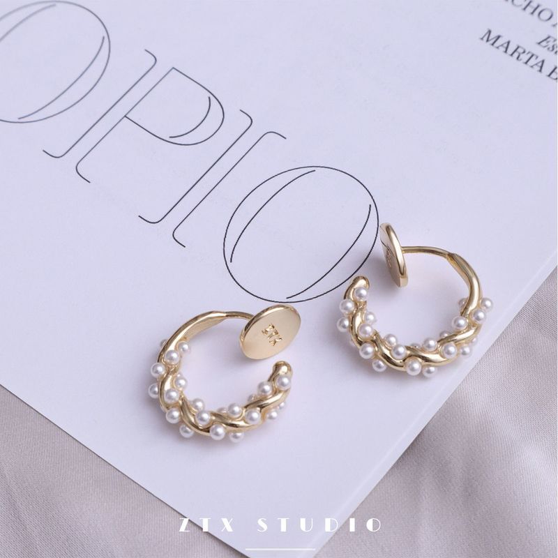 Circle pearl ear clip without piercing women's new autumn and winter earrings mosquito coil disc niche design pierced earrings high-end