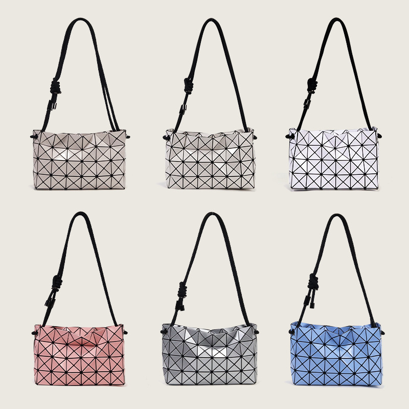 Tofu bag 2024 new geometric rhombus drawstring bag, fashionable and simple one-shoulder cross-body handbag