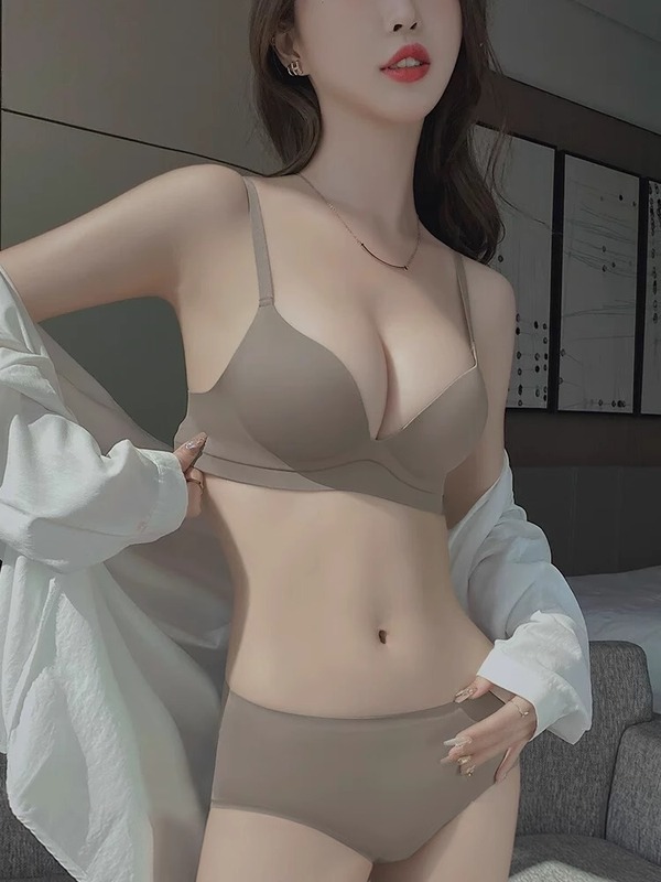 Seamless underwear for women with small breasts gathered up to show their size, adjustable breast-retracting and anti-sagging bra underwear set for summer, thin style