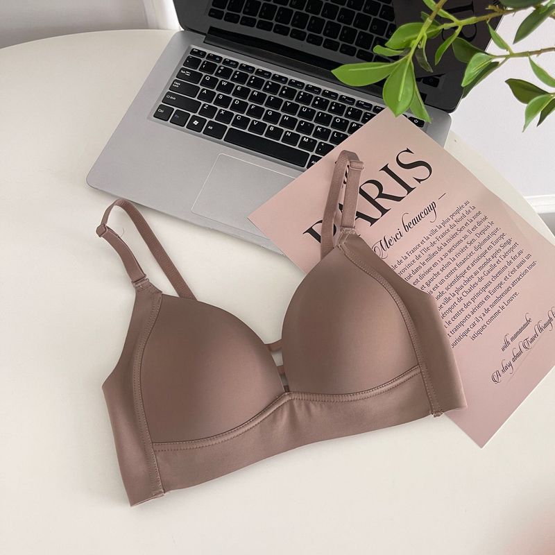 Simple, seamless, wire-free bra that pushes up big breasts and makes them smaller, sexy French triangle cup, thin underwear, beautiful back