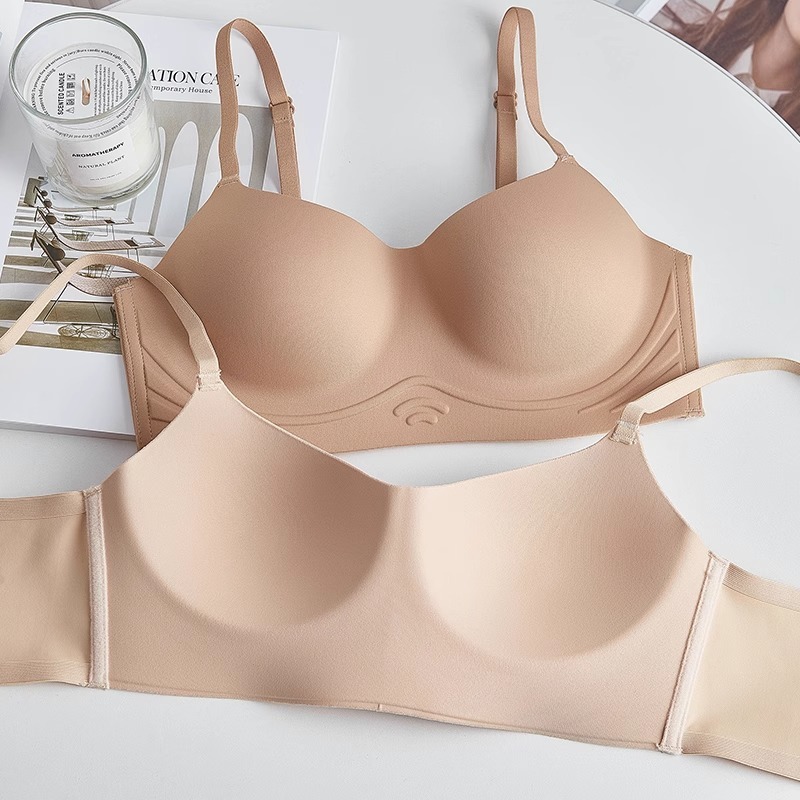 Thin one-piece seamless bra for women in summer with large breasts showing small breasts, gathering side breasts, preventing sagging, push-up bra