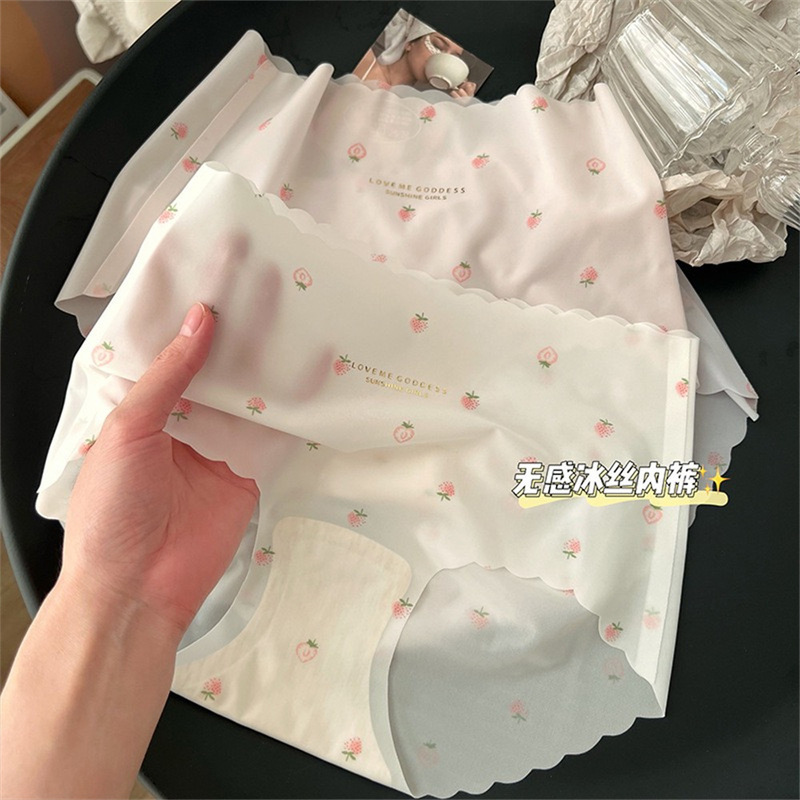 Strawberry Ice Silk Girl Ultra-Thin Underwear Women's Seamless Sexy Quick-drying Student Cotton Antibacterial Mid-waist Briefs Women's
