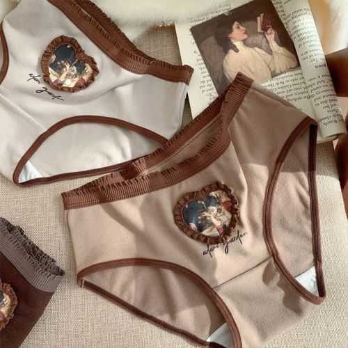 Coffee sweetheart ~ French retro oil painting style girls' underwear, cute, simple and comfortable, mid-waist underwear for women 2024 new style