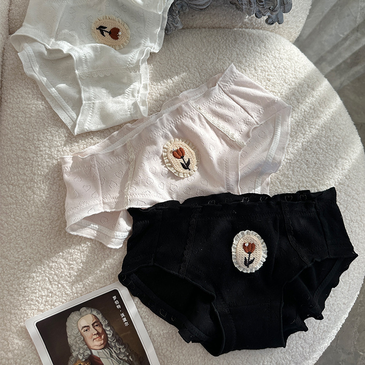 Fresh holiday, simple and comfortable love A baby cotton pure cotton crotch embroidered flower mid-waist underwear girly feel