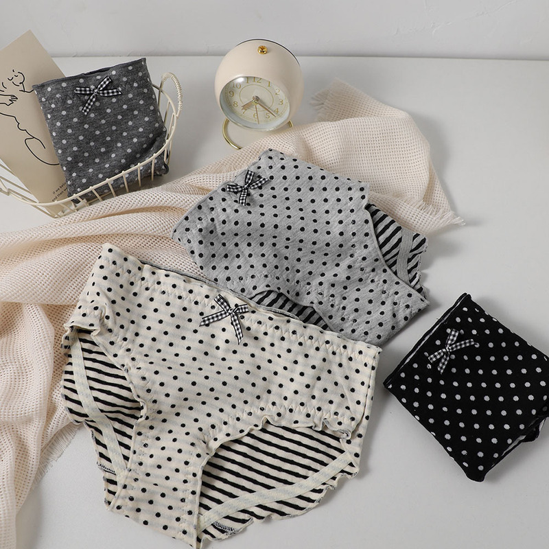 Pearl milk tea AB side double-layer cotton cute triangle bag buttocks polka dot underwear for girls and students with buttocks bag combed cotton underwear