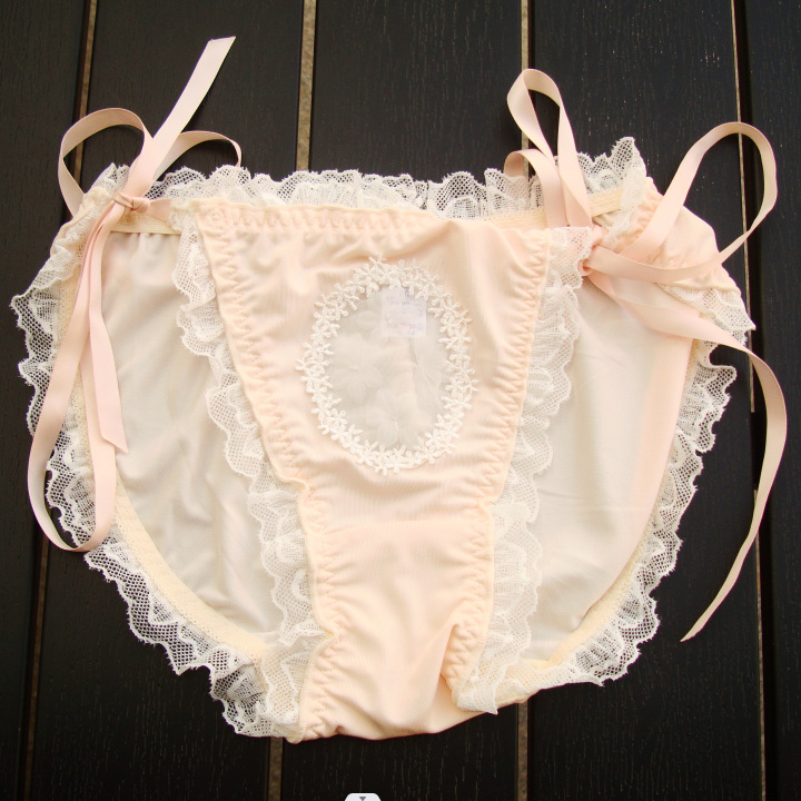 Summer new fairy model O-shaped hollow ice silk milk silk side lace lace + ruffle sister style underwear