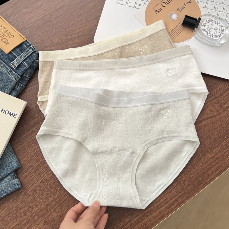 Japanese girl bear pure cotton underwear female 7A antibacterial extended crotch bag hip breathable triangle shorts summer nude feeling