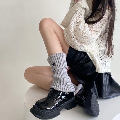 Japanese loose leg covers, versatile embroidery, slimming solid color wool boot covers, hot girl cuffed knitted pile stacking socks