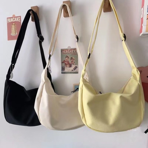 Fashionable and simple Japanese versatile wholesale cross-border daily trend candy color foreign style new women's shoulder crossbody bag