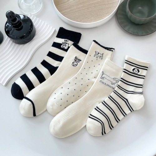 Korean version of Dongdaemun embroidered puppy cartoon cute mid-calf preppy style ladies cotton socks ins trendy versatile casual socks