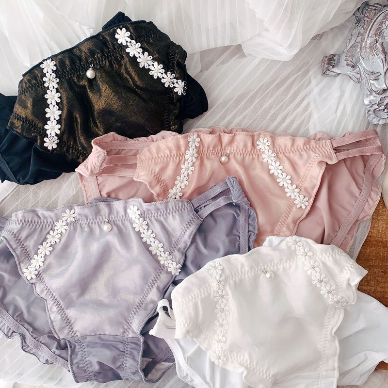 Retro cool and breathable milk silk spliced ​​chiffon daisy appliqué beading cute ruffled sexy girl underwear
