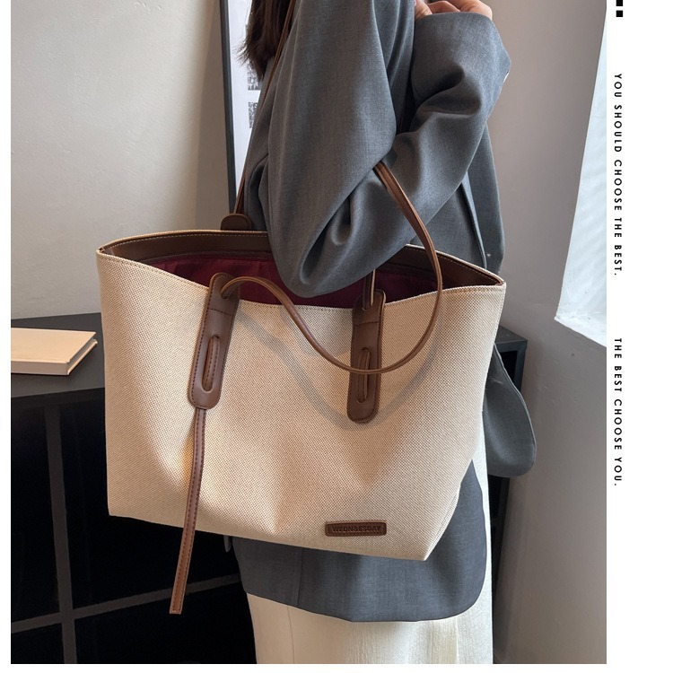 Female college students attend class canvas bag with large capacity, stylish and versatile commuting shoulder bag for women, contrasting color simple tote bag