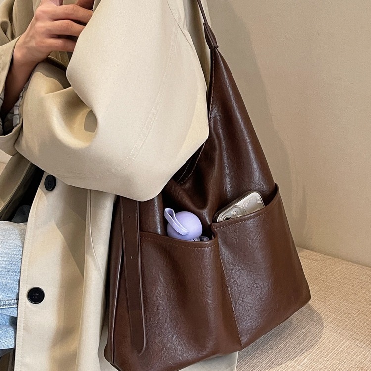 2024 new tote bag summer large-capacity soft leather shoulder bag high-end white-collar commuter bag cross-border