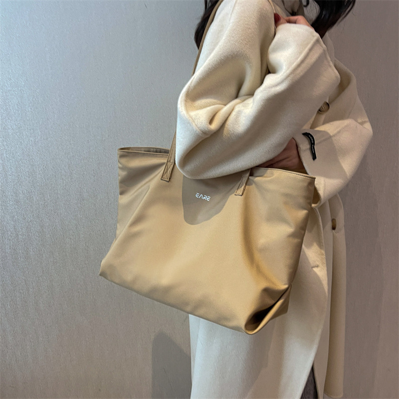 Nylon Tote Bag Large Capacity Bag Women's 2024 New Fashion Portable Shoulder Bag Ruiying Class Commuting Bag